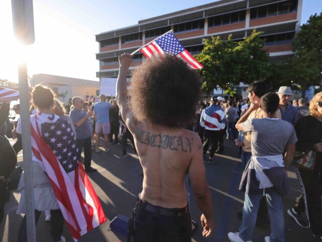 Glendale brawl 2 (David Swanson / AFP / Getty)