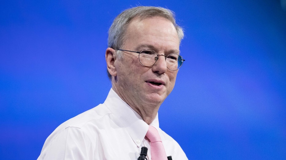 Eric Schmidt speaks in Paris