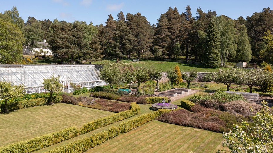 Bob Dylan estate garden