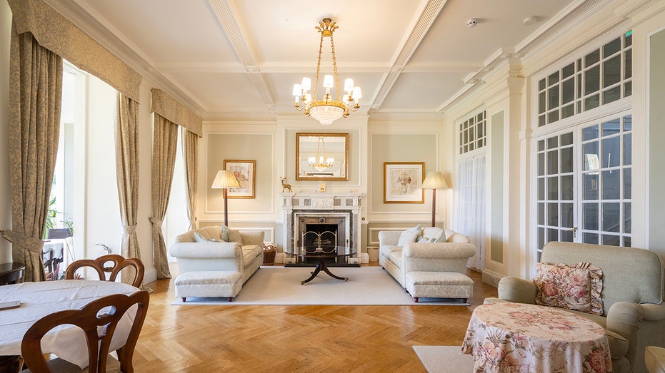 A lavish living room of Bob Dylan home