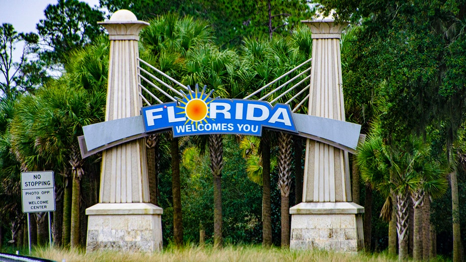 Florida welcome sign off of highway