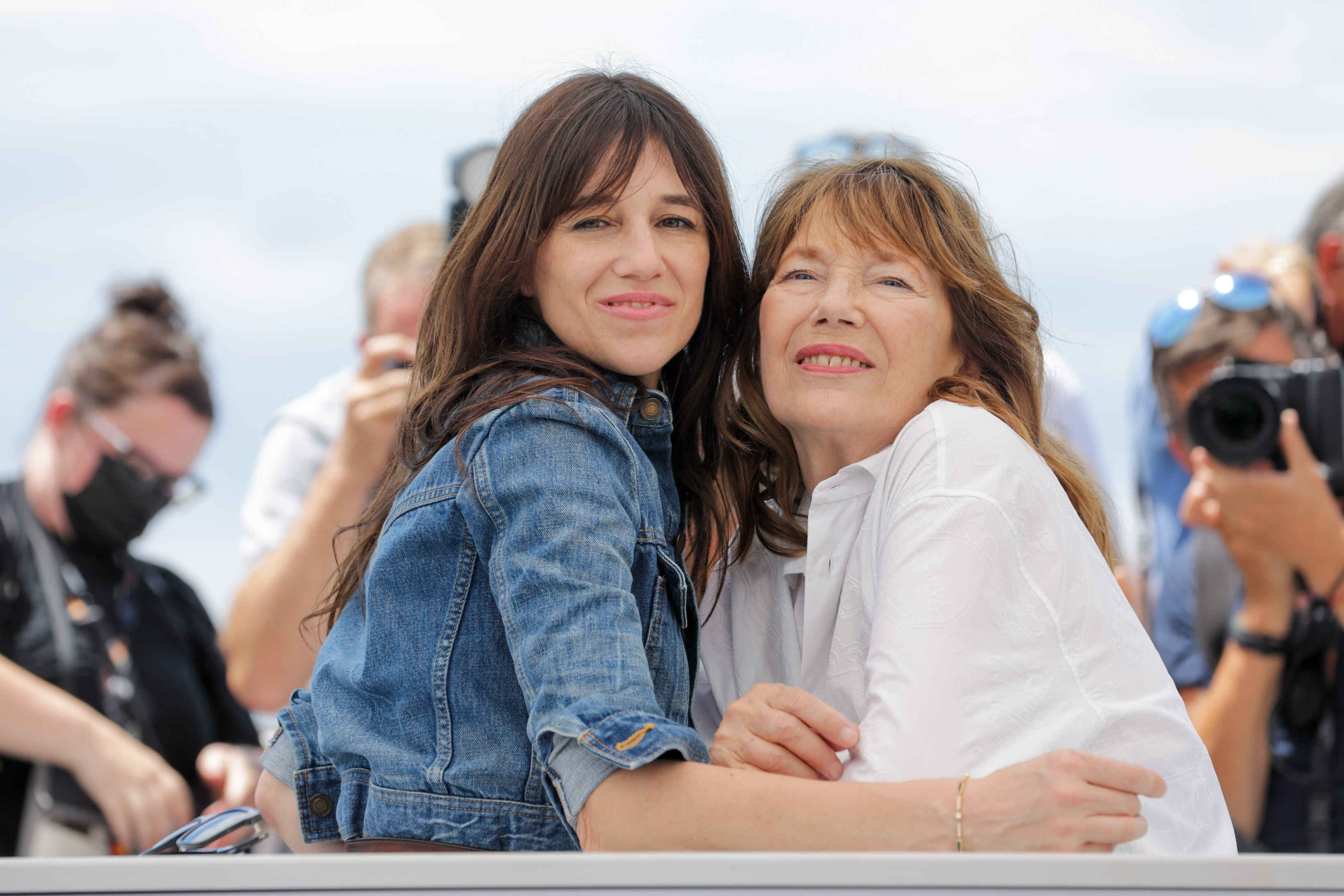 CANNES, FRANCE - JULY 08: Charlotte Gainsbourg and Jane Birkin attend the "Jane Par Charlotte (Jane By Charlotte)" photocall during the 74th annual Cannes Film Festival on July 08, 2021 in Cannes, France. (Photo by Stephane Cardinale - Corbis/Corbis via Getty Images)