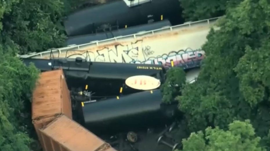 train cars derailed