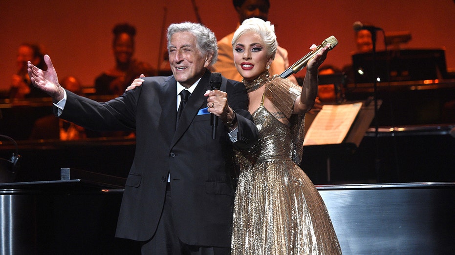 Tony Bennett and Lady Gaga perform together