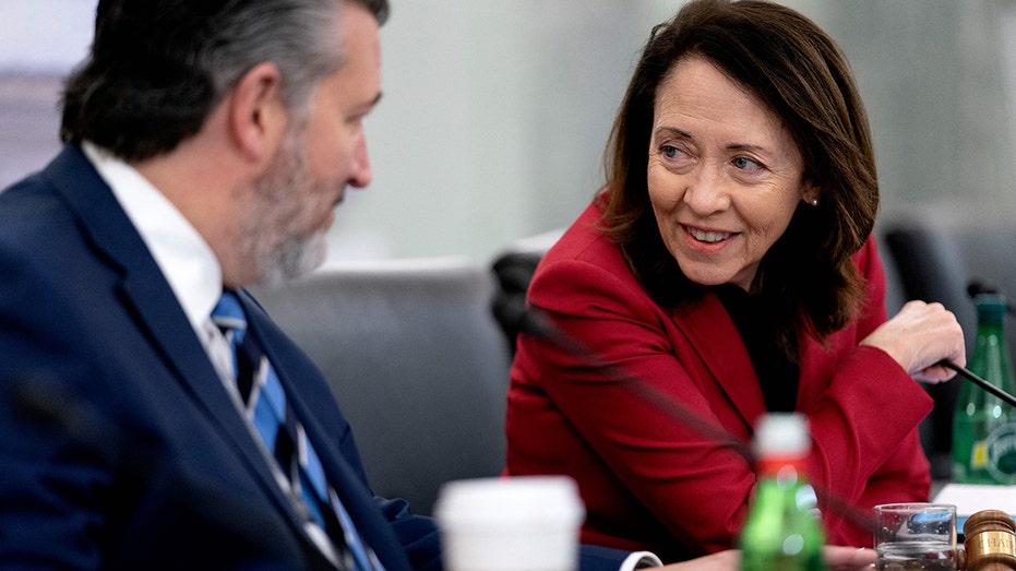 Senator Ted Cruz (R-TX) and Senator Maria Cantwell (D-WA)