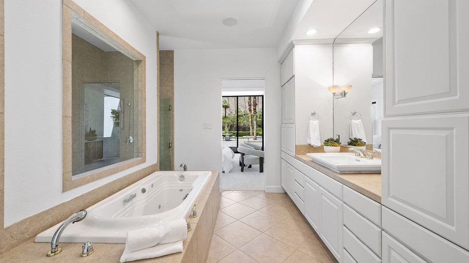 bathroom with bathtub