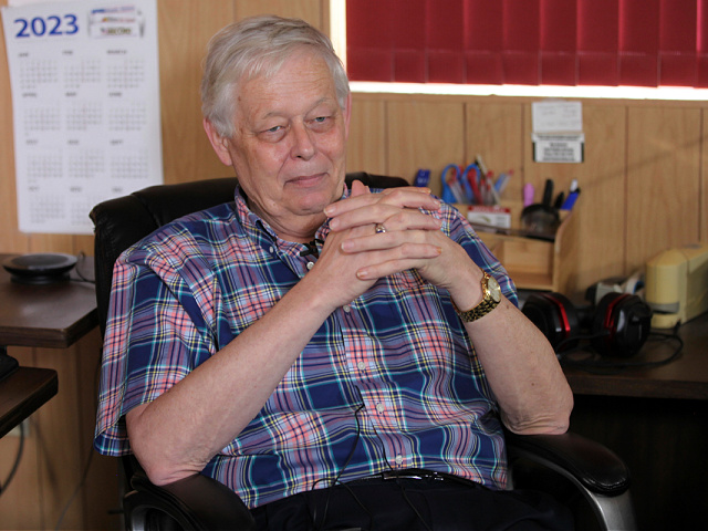 Eric Meyer, publisher of the Marion, Kansas, County Record, speaks to reporters about the aftermath of the raid on his home and his newspaper's offices by police, Monday, Aug. 14, 2023, in Marion, Kan. (AP Photo/John Hanna)