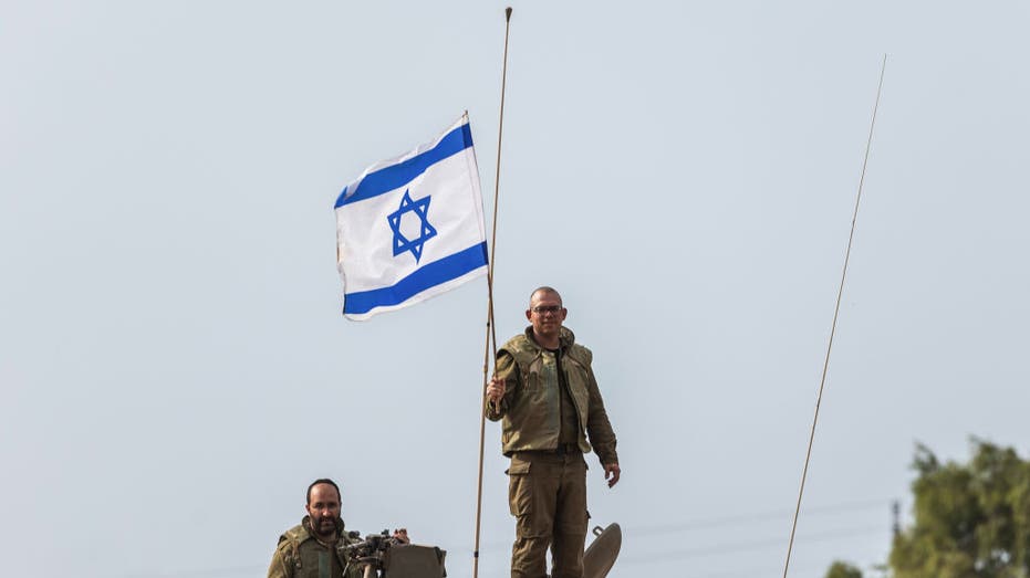 Israel artillery forces