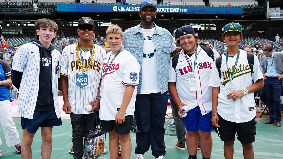 CC Sabathia with Make-A-Wish kids in Seattle