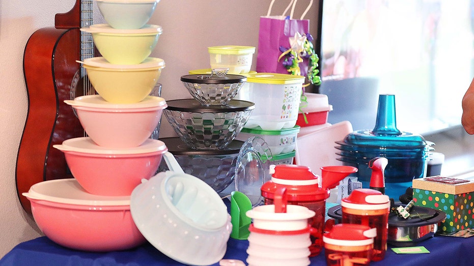 Tupperware items, 