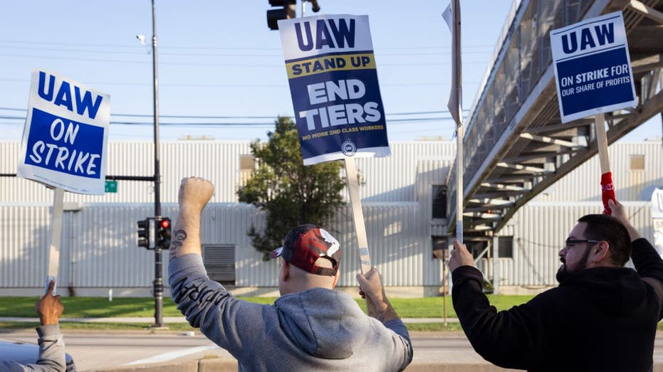 UAW members on picket line