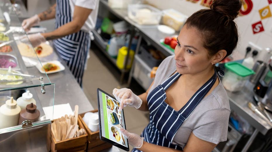 woman working fast food