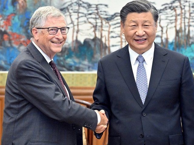 In this photo released by China's Xinhua News Agency, Bill Gates, left, meets with Chinese President Xi Jinping in Beijing, Friday, June 16, 2023. Microsoft's co-founder Bill Gates has met with Chinese President Xi Jinping just days after a visit to Beijing by Tesla CEO Elon Musk. The state broadcaster CCTV showed Xi saying he was happy to see Gates, who he called an "old friend," after three years without meeting during the pandemic. (Yin Bogu/Xinhua via AP)