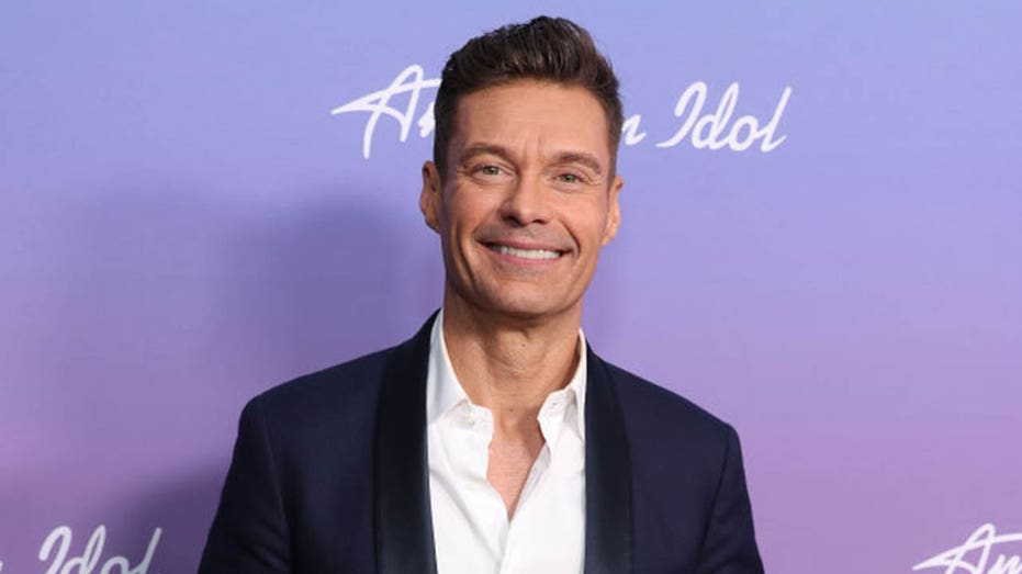 ryan seacrest smiling on american idol red carpet