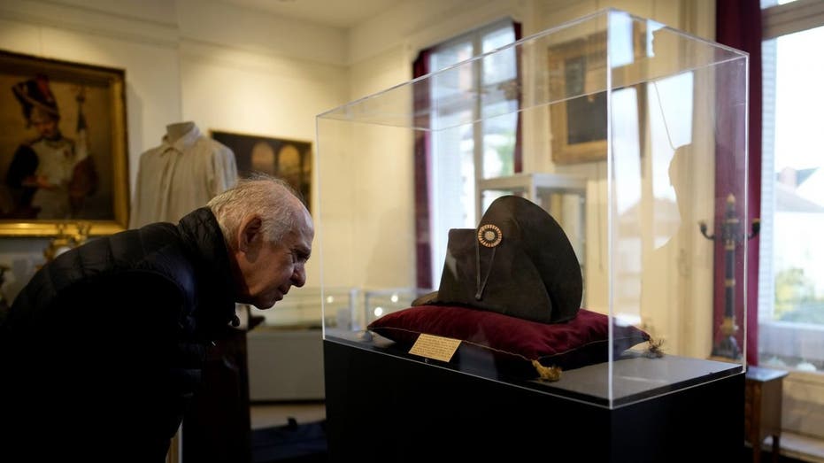 Napoléon hat is on display