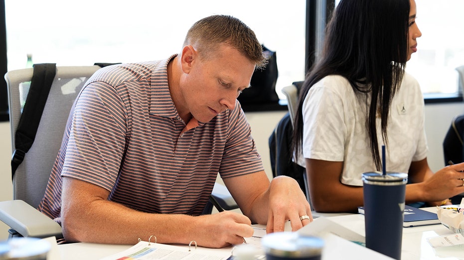 Mark Melancon takes notes