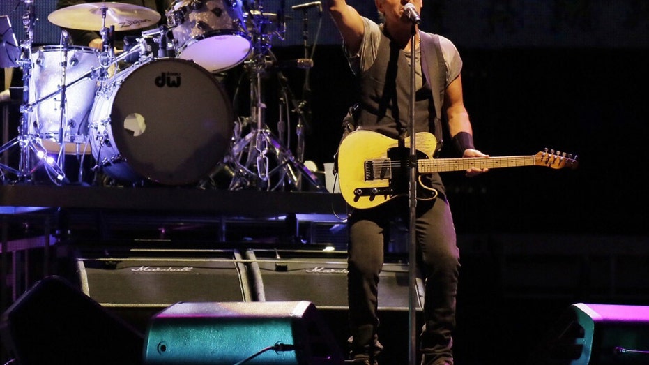 Max Weinberg, Bruce Springsteen onstage