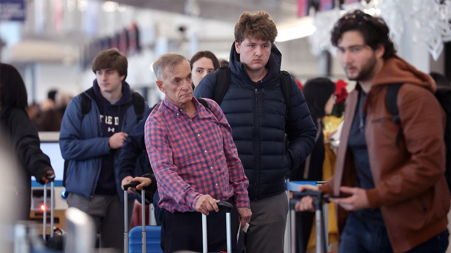 Chicago O'Hare Airport passengers arrive for flights