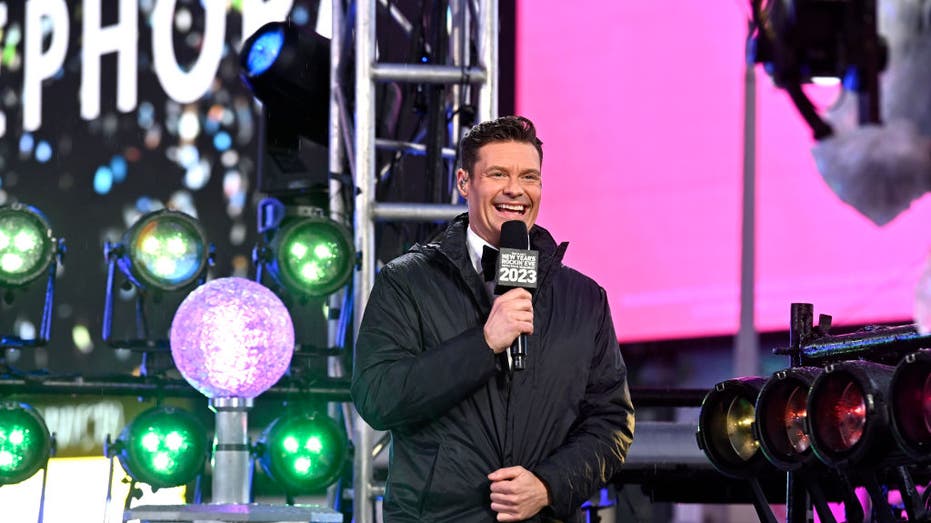 ryan seacrest on new year's rockin eve