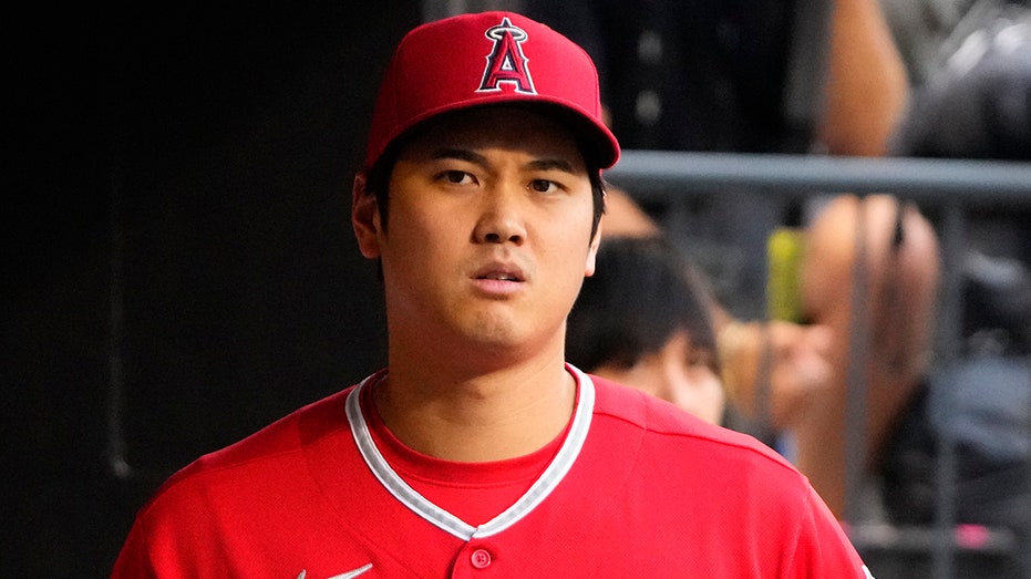 Shohei Ohtani quizzical 