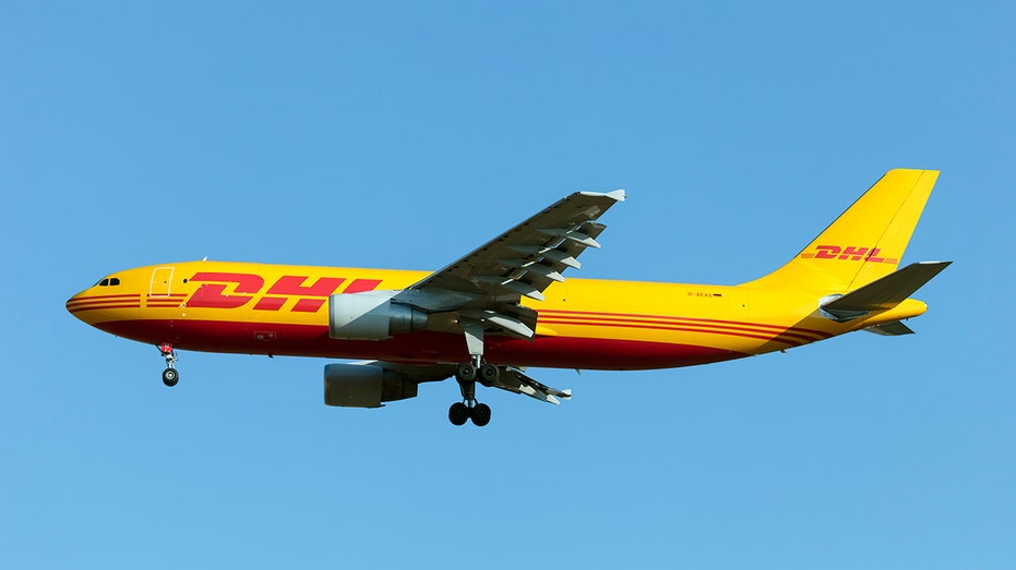 DHL plane