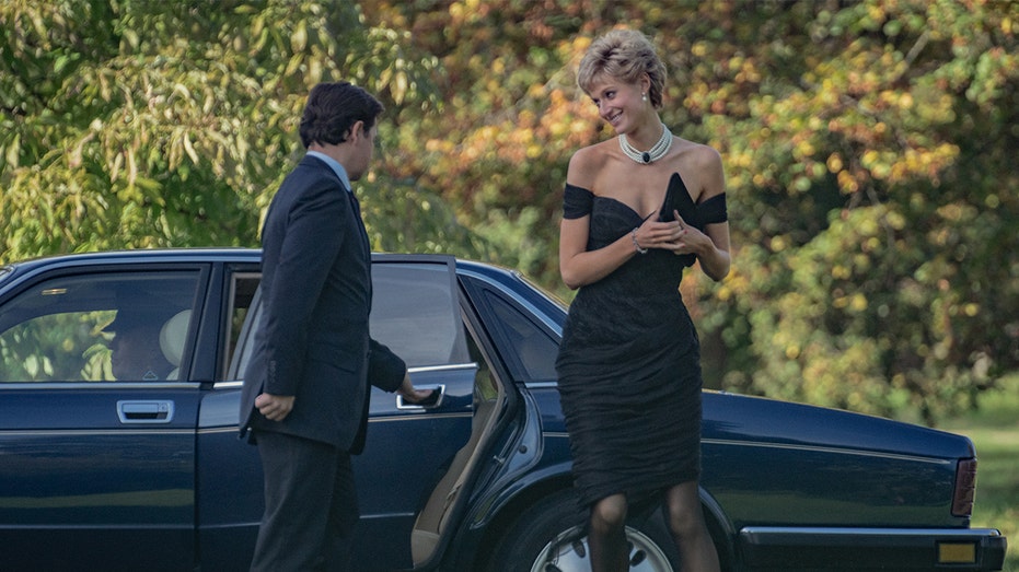 Elizabeth Debicki in black dress