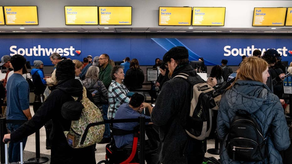 Crowds in front of Southwest baggage drop at Nashville Airport