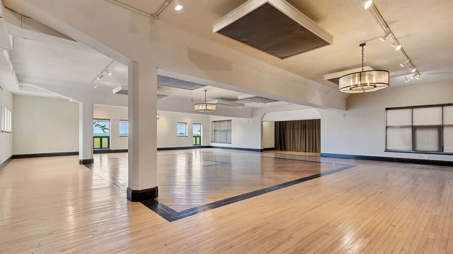 ballroom in iowa house