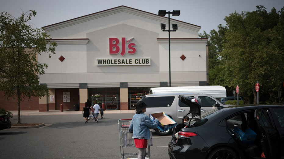 Exterior of BJ's wholesale club