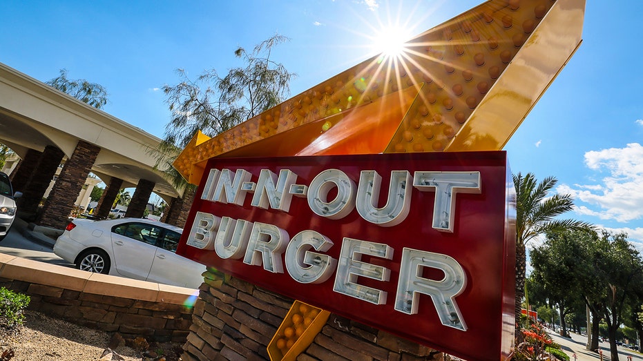 In-N-Out sign